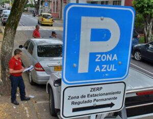 Lee más sobre el artículo Y USTED, ¿ESTÁ DISPUESTO A PAGAR POR PARQUEAR EN LAS CALLES DE CALI?