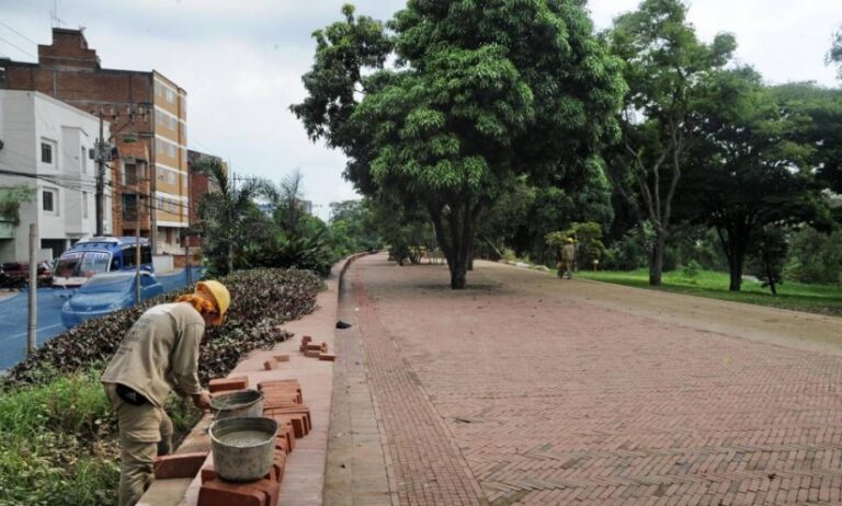 Lee más sobre el artículo ¿SE DEBEN REDUCIR VÍAS DE CALI PARA DARLE PRIORIDAD A PEATONES Y CICLISTAS?